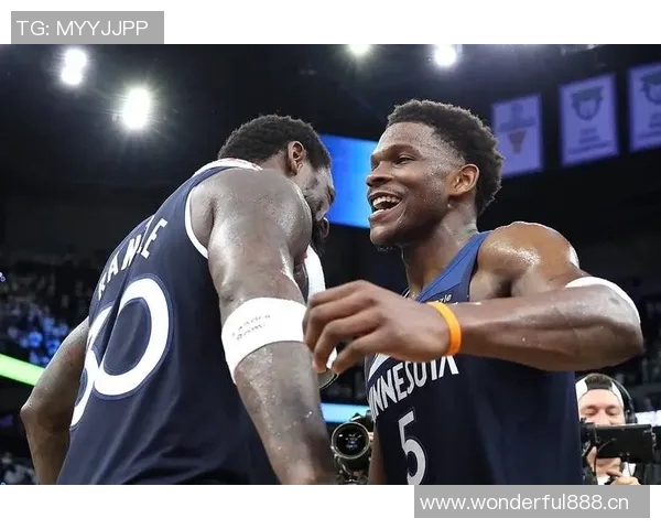 爱德华兹上半场表现平平15投6中三分仅1中收获17分1板2助 爱德华兹上半场表现平平15投6中三分仅1中收获17分1板2助