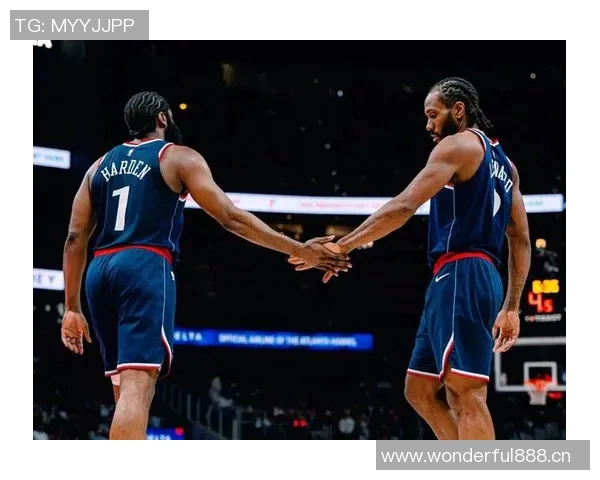 快船全员积极备战明日季前赛首战广州训练照曝光 快船全员积极备战明日季前赛首战广州训练照曝光