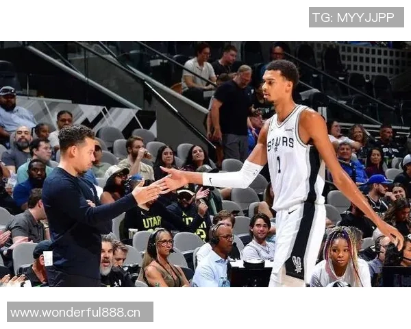 马刺未能充分挖掘文班潜力主帅战术安排遭质疑与不满 马刺未能充分挖掘文班潜力主帅战术安排遭质疑与不满