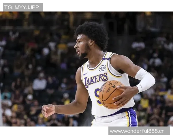 布朗尼坦言上场机会有限期待通过努力防守赢得更多信任与时间 布朗尼坦言上场机会有限期待通过努力防守赢得更多信任与时间