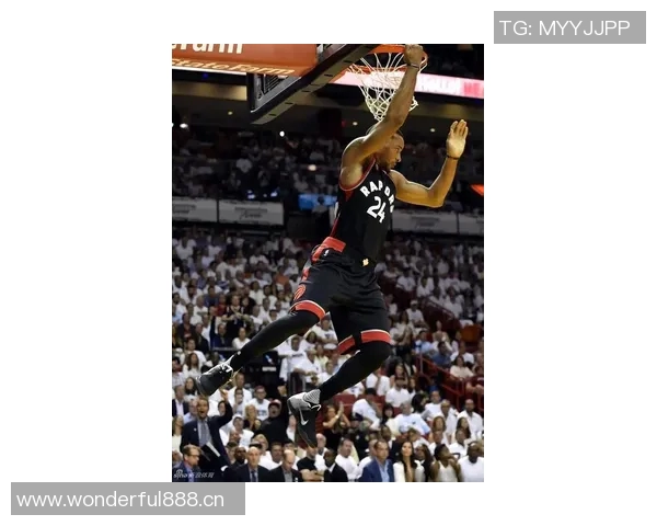 维金斯称赞鲍威尔为热火队的完美拼图场内外表现均令人赞叹 维金斯称赞鲍威尔为热火队的完美拼图场内外表现均令人赞叹