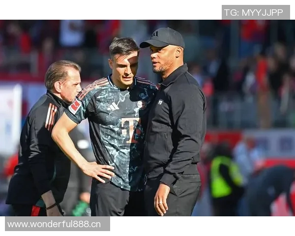 法尔克透露拜仁续约于帕梅卡诺签字费不会达到戴维斯水平 法尔克透露拜仁续约于帕梅卡诺签字费不会达到戴维斯水平