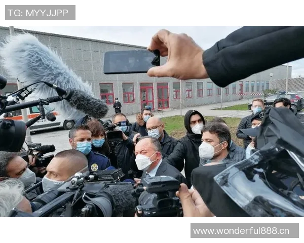 贝弗利质疑为何仅教练和罗齐尔被曝光黑手党是否也应受到关注 贝弗利质疑为何仅教练和罗齐尔被曝光黑手党是否也应受到关注