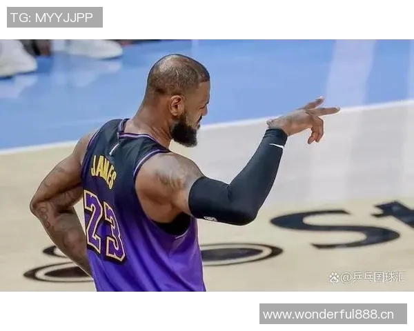 雷迪克谈詹姆斯训练状态称其每天坚持锻炼保持最佳状态 雷迪克谈詹姆斯训练状态称其每天坚持锻炼保持最佳状态