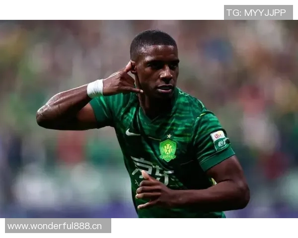 法比奥幽默回应裤子破洞事件揭示他为比赛付出的努力与坚持