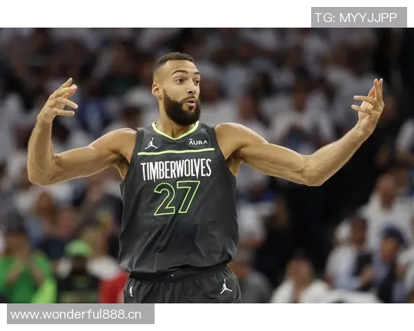 戈贝尔表现平平3投1中罚球命中率低迷贡献5分12板3助攻3封盖